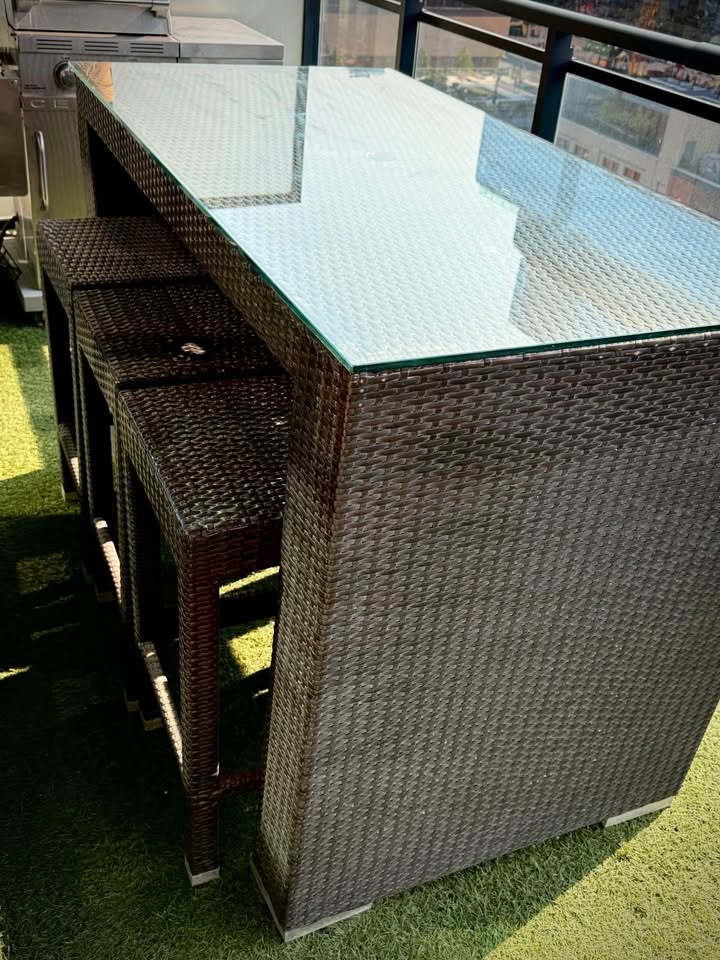 Outdoor Dining Set: Glass Top Table w/ 6 Stools - photo 4