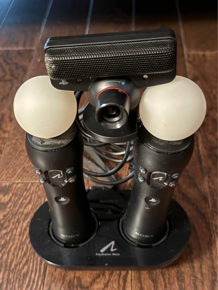 Sony PS3 Move Bundle: Controllers, Camera + Game - photo 3