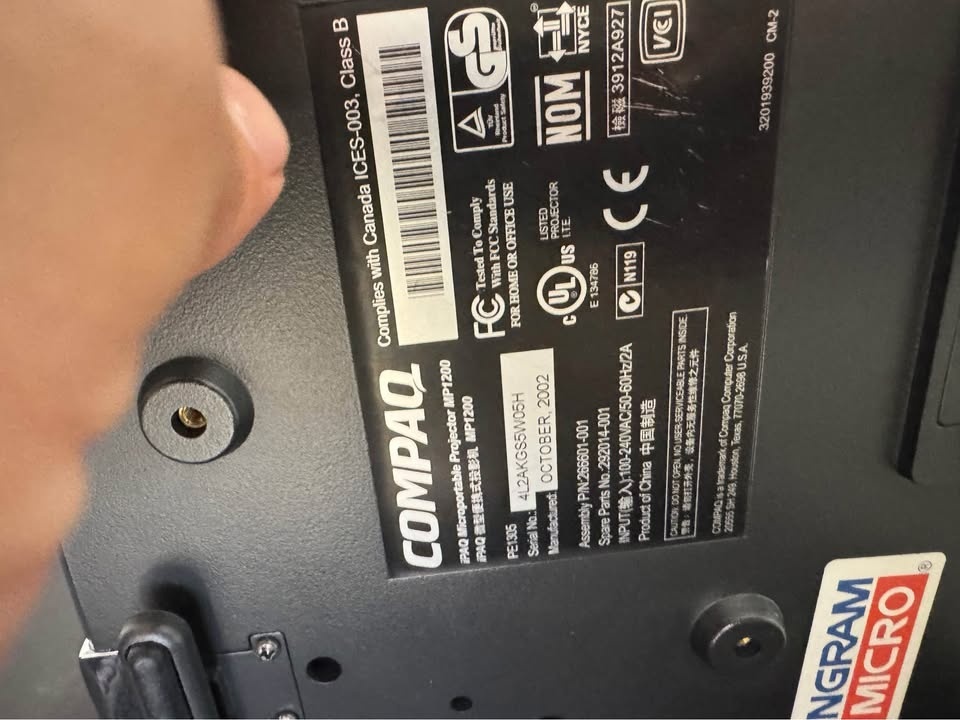 Compaq iPAQ MP1200 VGA LCD Projector - photo 4