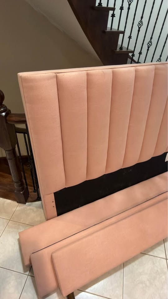 Queen Bed Tufted Pink Frame Mint Condition - photo 4