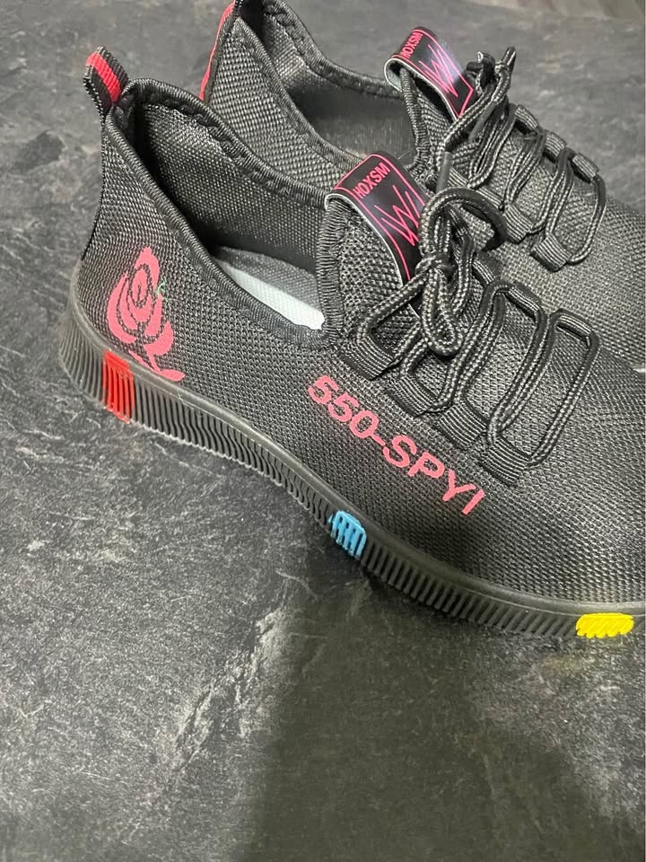 Women light fashion shoes