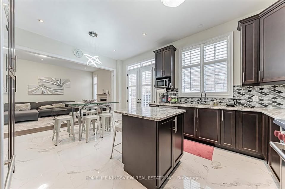 4 Beds 3 Baths House - photo 4