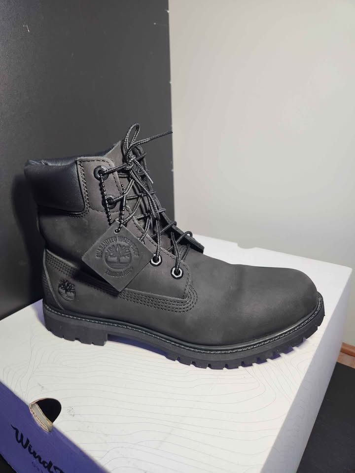 Timberland Boots for WOMEN - Size 9.5 - photo 4