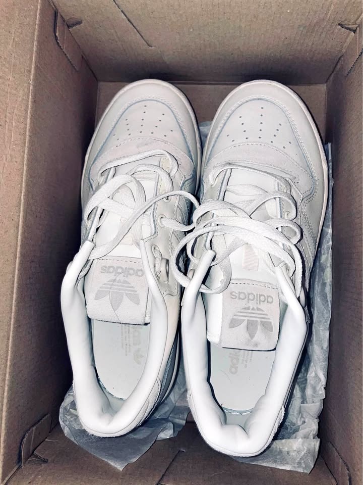 BNWB Adidas Rivalry Low
