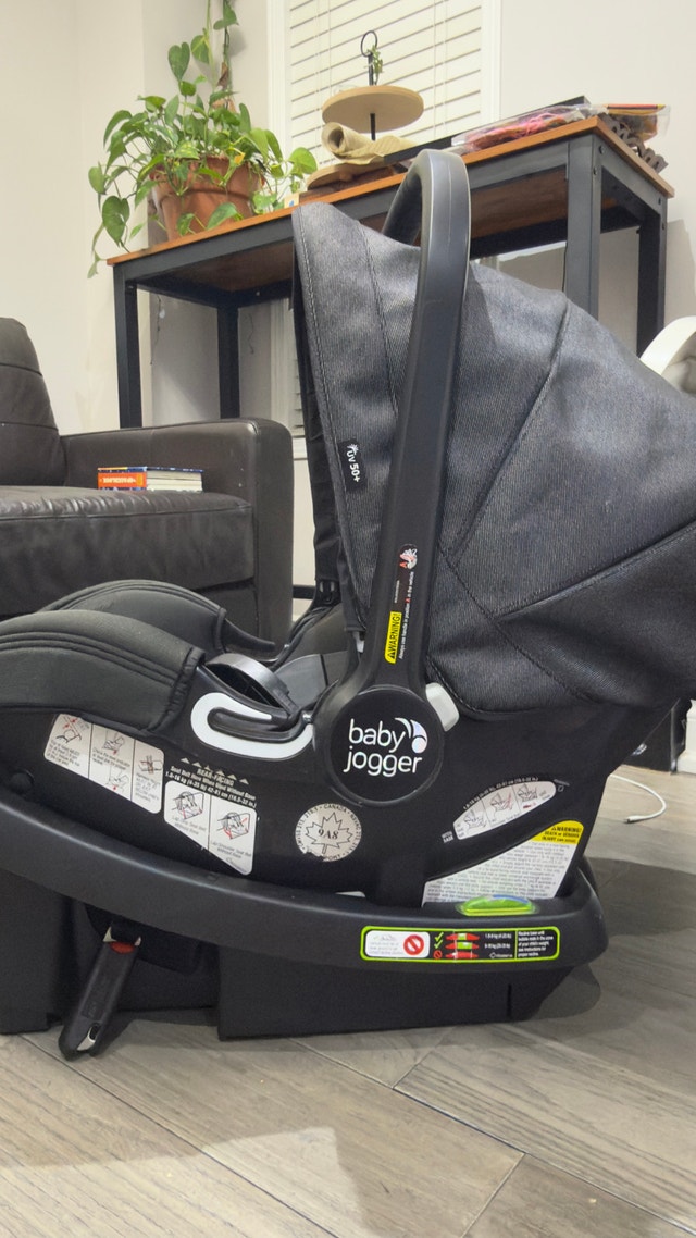 Baby Jogger City Go Infant Car Seat w/ Base