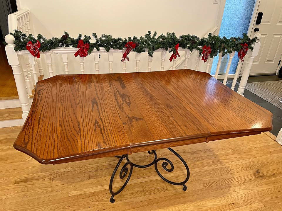 Solid Oak Extendable Dining Table