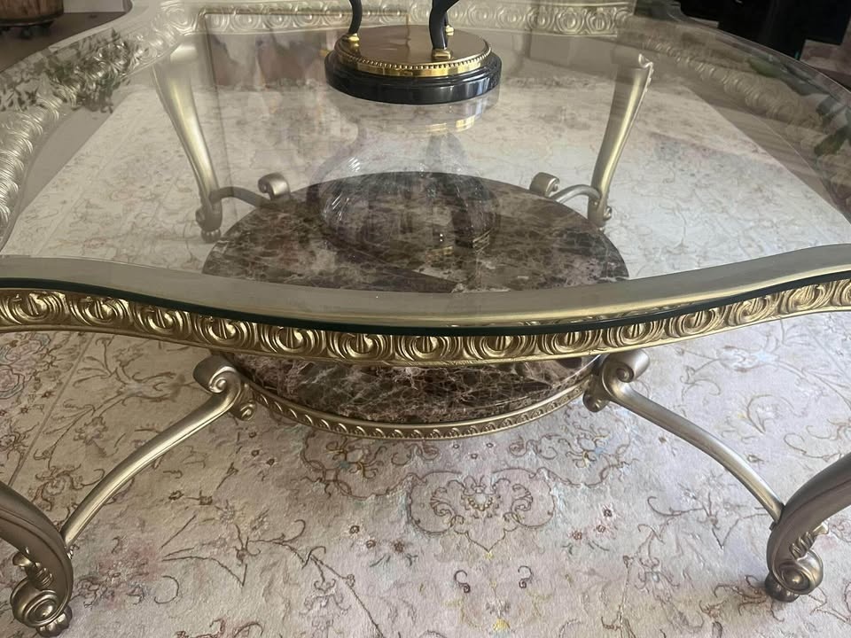 Elegant Coffee Table - photo 2