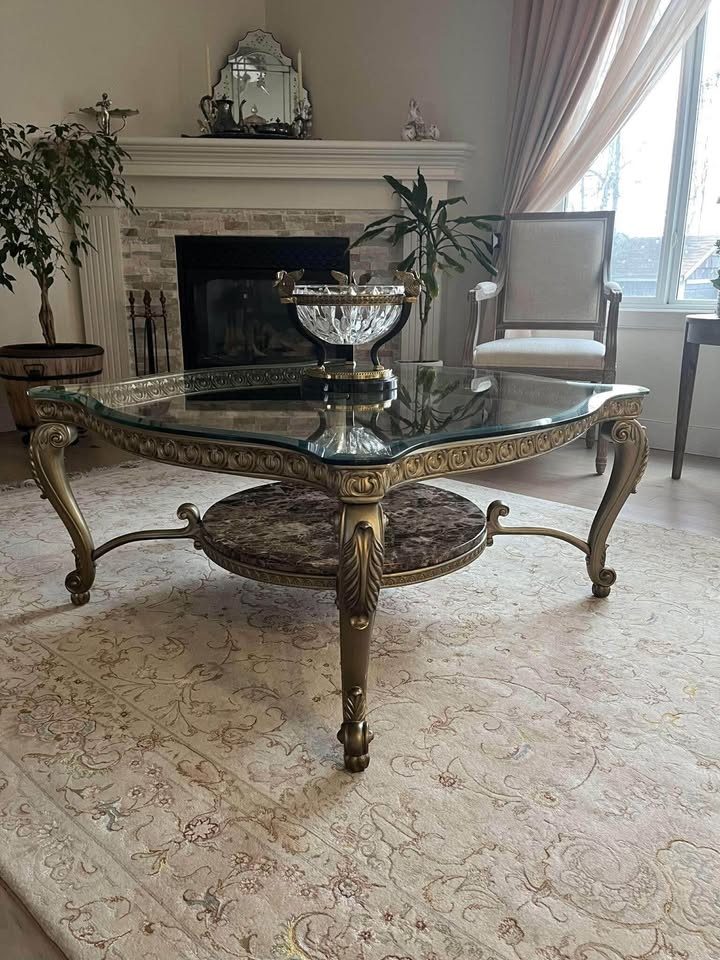 Elegant Coffee Table - photo 5