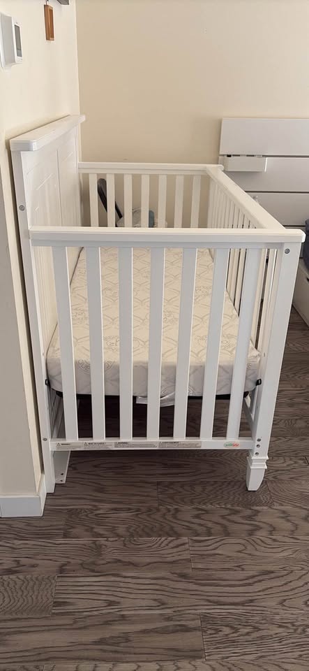 Crib with mattress - photo 2