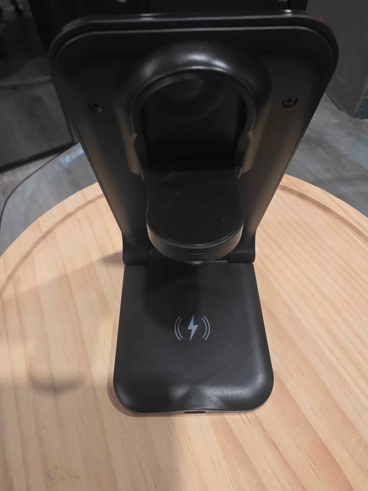 3 in one wireless fast charger - photo 2