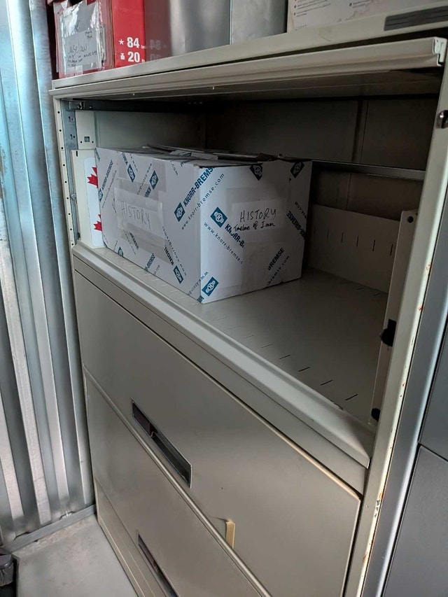 3 drawer lateral filing cabinet (Don Mills and Eglinton) - photo 2