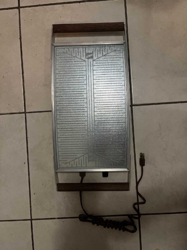 Electric food warming tray (Don Mills+Eglinton)