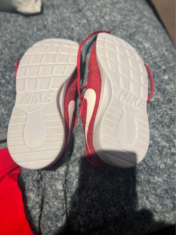 NWT Pink Women's Nike Frees Sneakers - photo 2