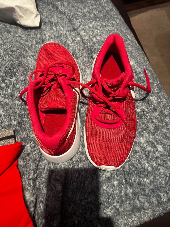 NWT Pink Women's Nike Frees Sneakers - photo 5
