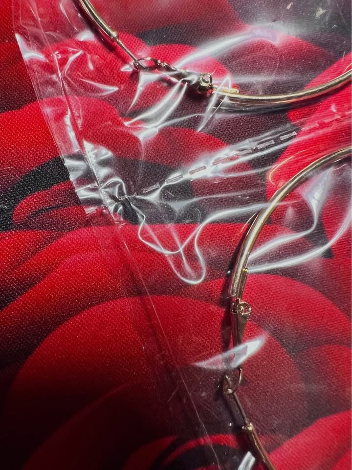 🌟NWOT! Gold Big Hoop Earrings - photo 3