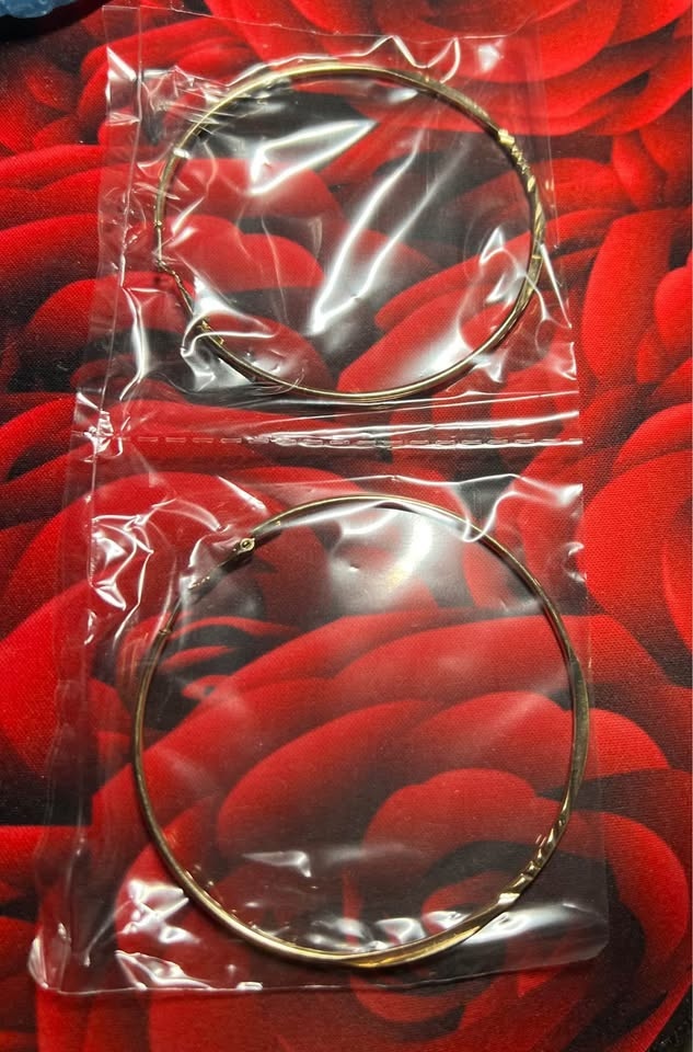 🌟NWOT! Gold Big Hoop Earrings - photo 4