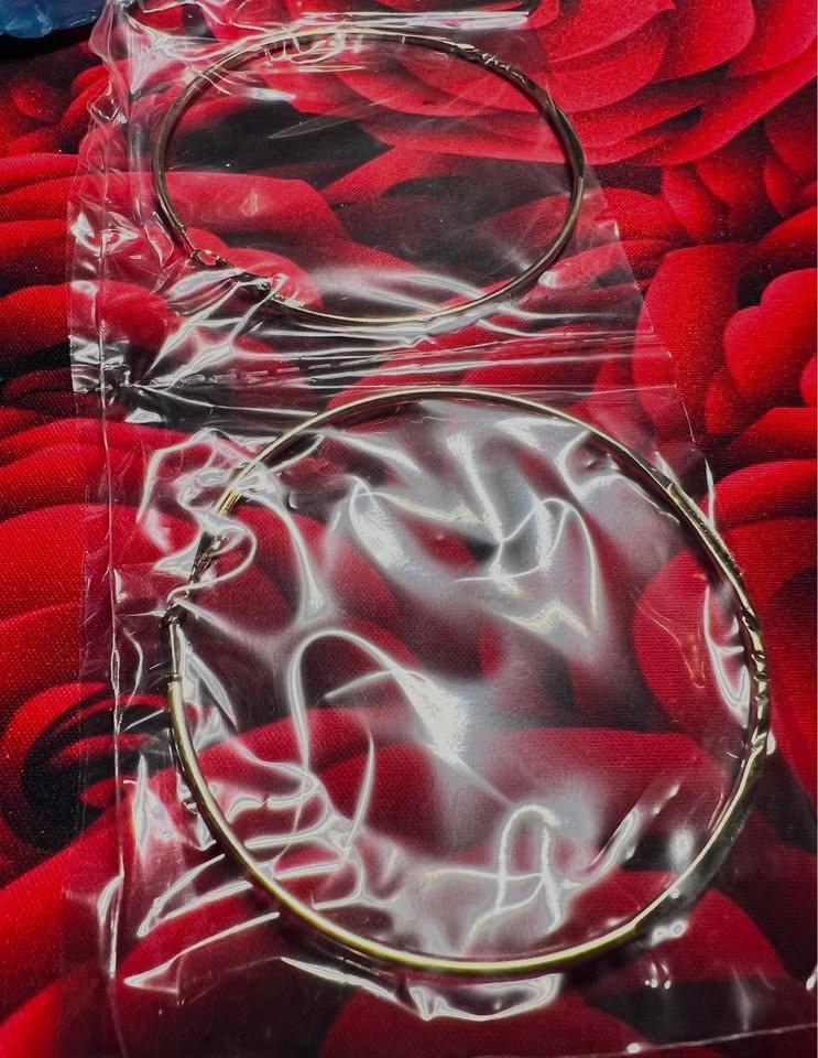 🌟NWOT! Gold Big Hoop Earrings - photo 5