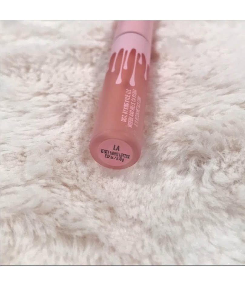 NWOT Kylie mini Velvet Liquid Lipstick! - photo 2