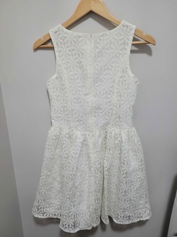 Creme Lace Dress With Black Velvet Belt - photo 2