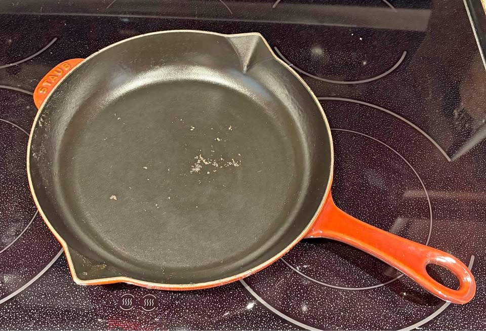 Staub Cast Iron Skillet/Frying Pan – Enameled – Excellent Qualit