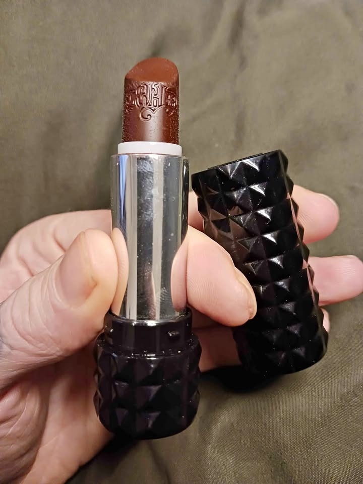 KVD Lipstick Vampira