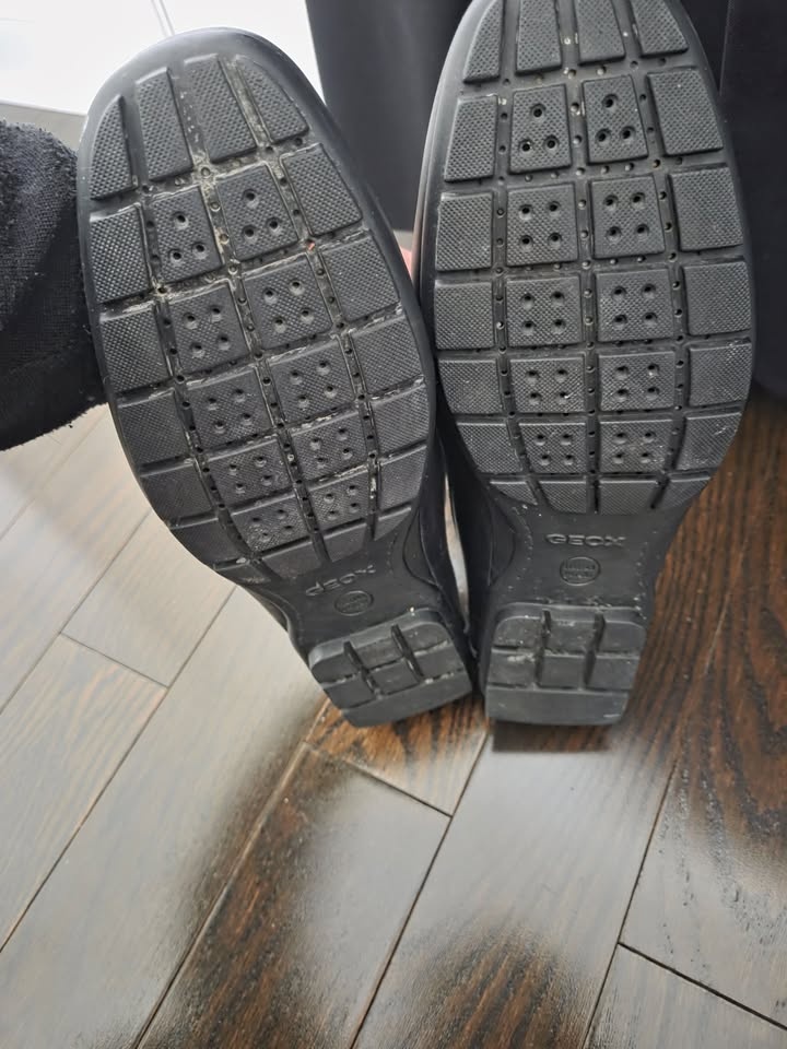 Geox Wide Fit Italian Patent Shoes Size 9.5 - photo 3