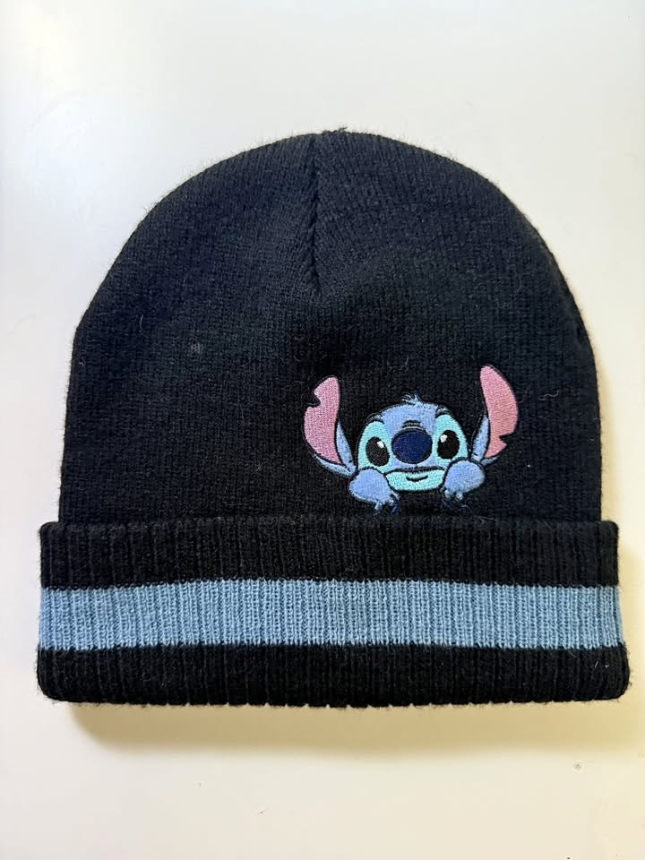 Hot Topic Lilo & Stitch Peeking Beanie