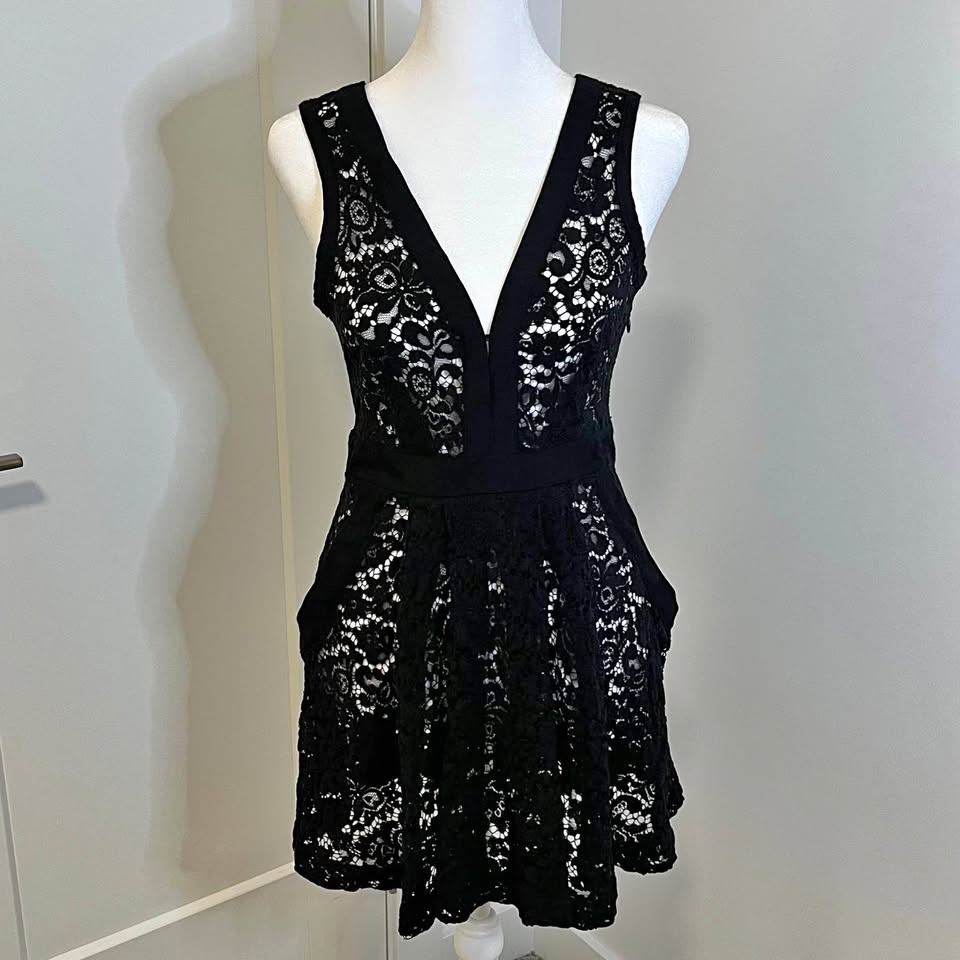 FREE PEOPLE Black Lace Sleeveless Dress with Cutout Back - Size