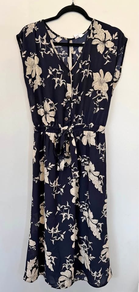 Like New Junior’s Medium Dress $12