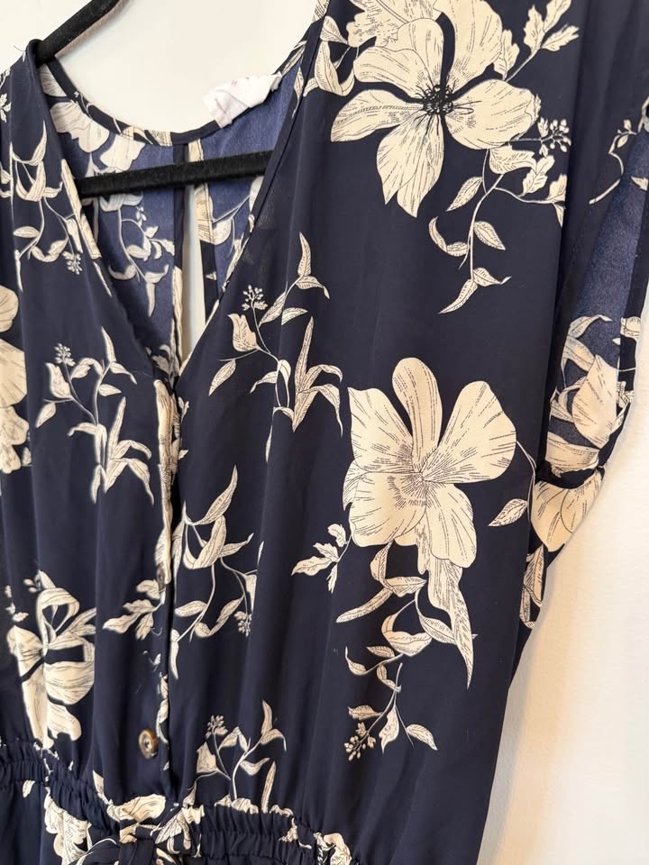 Like New Junior’s Medium Dress $12 - photo 2