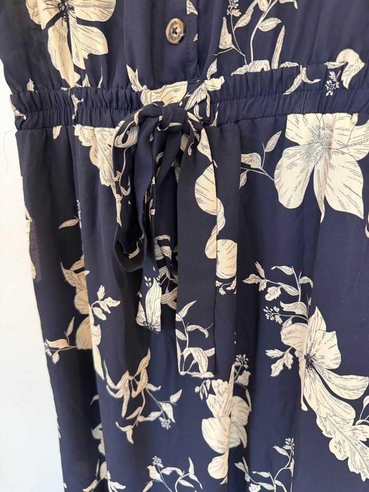 Like New Junior’s Medium Dress $12 - photo 4