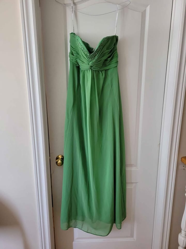 Off Shoulder Ladies Dress Sz 8, David Bridal - photo 3