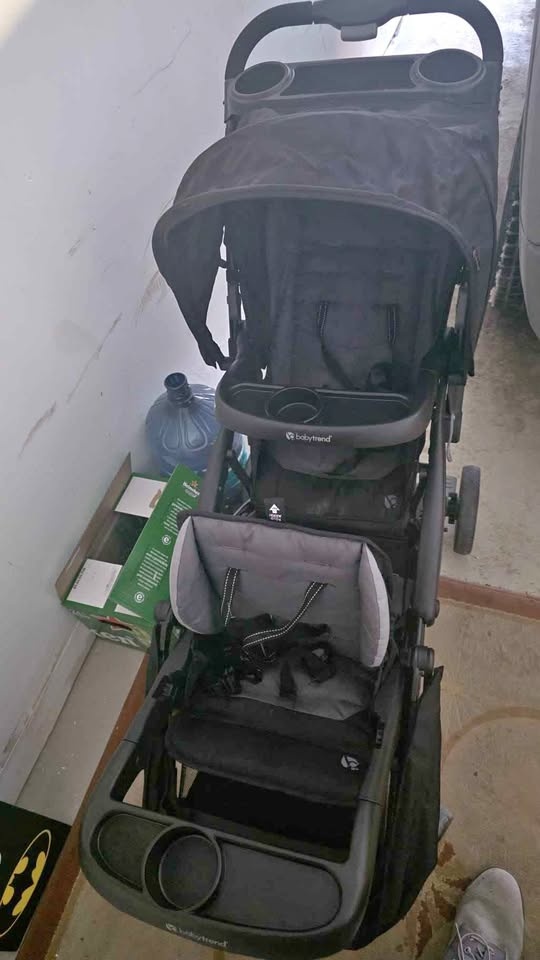 Baby trend - double stroller - EXCELLENT CONDITION