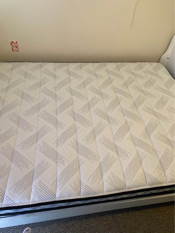 Queen Sealy Mattress & Box Spring + FREE Bed - photo 5