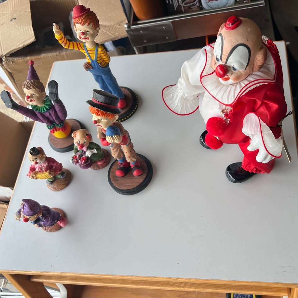 Seven Clown Figurines - photo 2