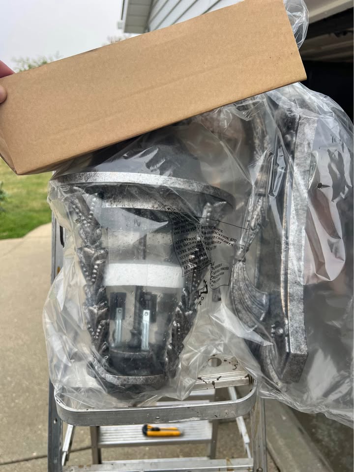 Outdoor Wall Mount Lantern - photo 2