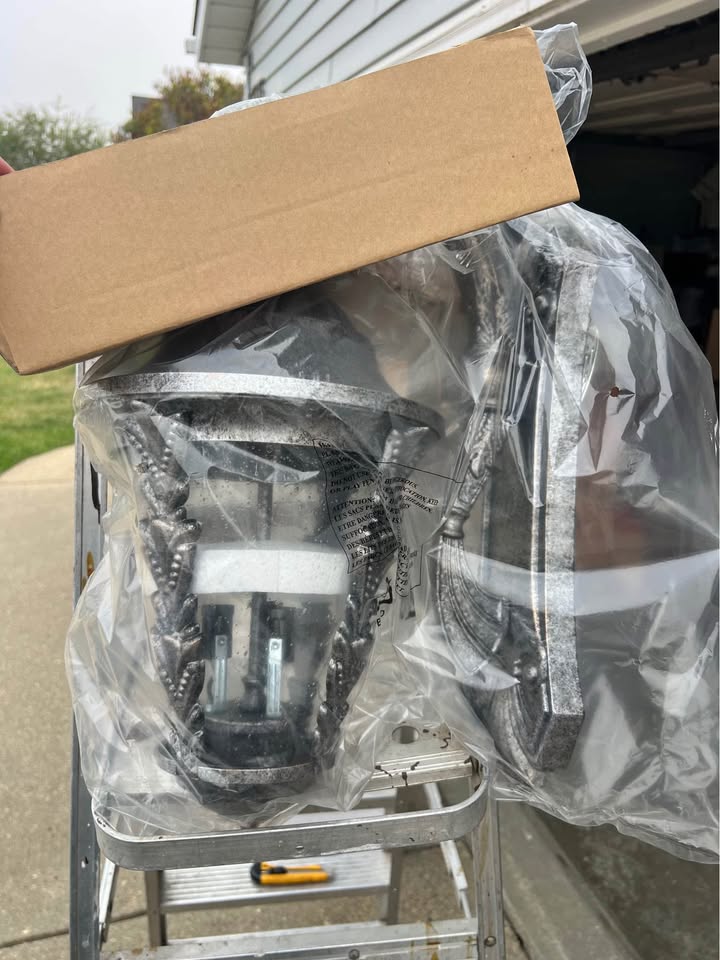 Outdoor Wall Mount Lantern - photo 4