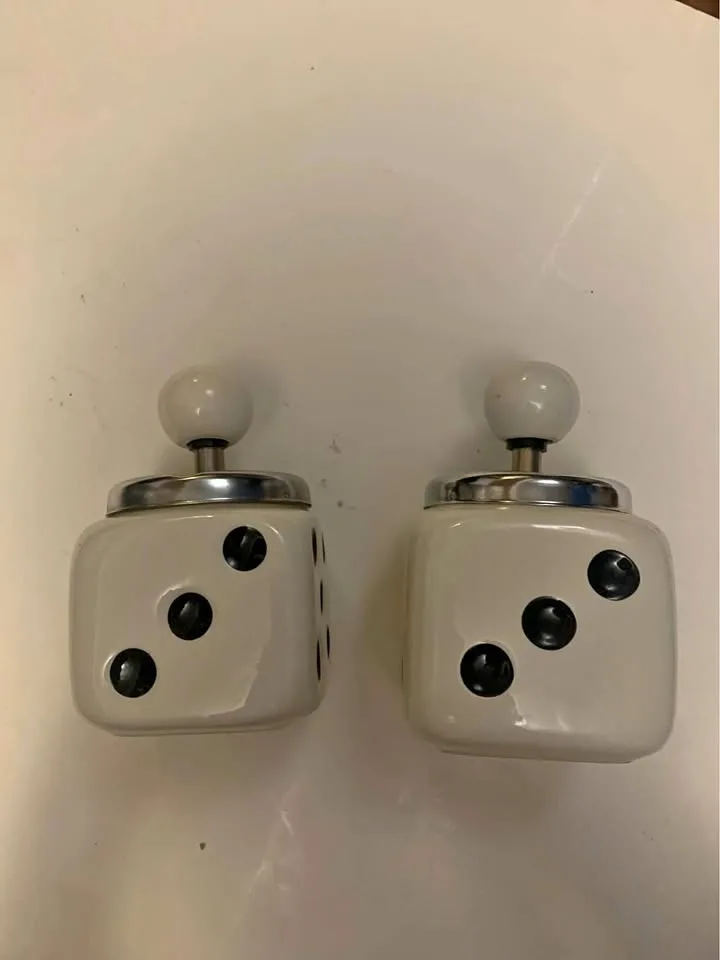 Dice ashtrays thumbnail