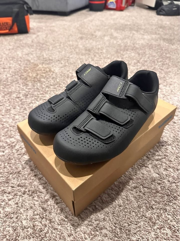 Shimano RC1 Size 40 Cycling Shoes