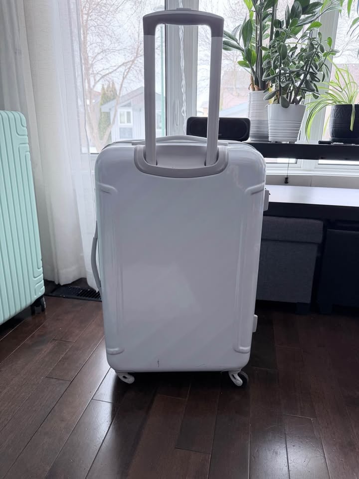 American Tourister Luggage / Suitcase 26” - photo 2