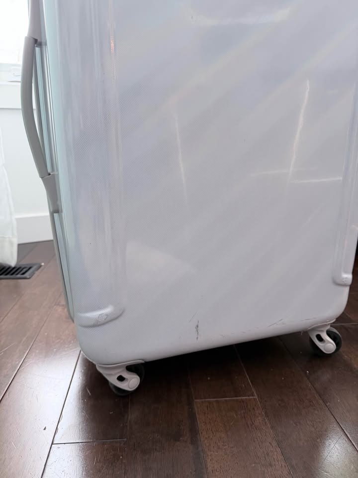 American Tourister Luggage / Suitcase 26” - photo 3