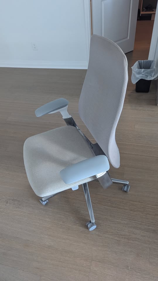 Haworth Fern Office Chair - Like New! - photo 2