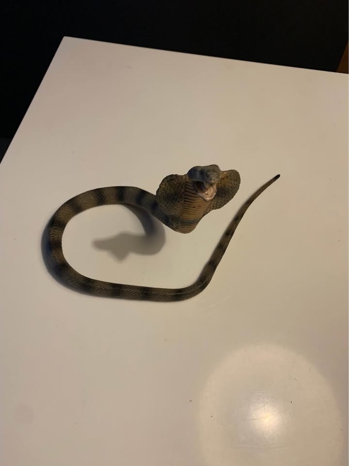 Vintage 1998 Safari Ltd Realistic Cobra Bendable Toy - photo 2