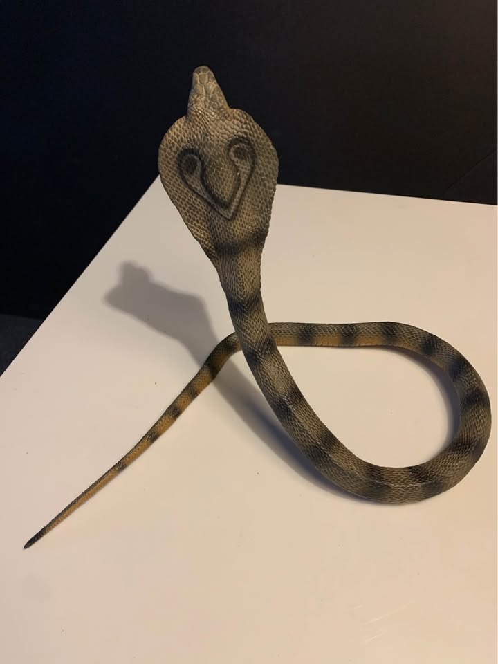 Vintage 1998 Safari Ltd Realistic Cobra Bendable Toy - photo 4