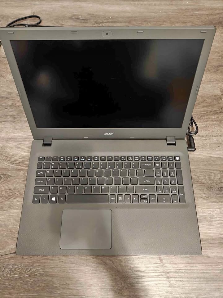 Acer Aspire E5-573G Laptop - i7, 16GB RAM, 512GB SSD