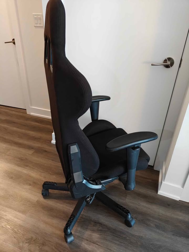 DX Racer Gaming Chair - photo 4