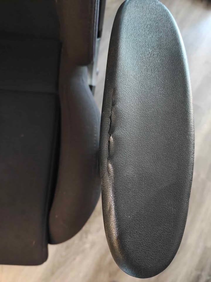 DX Racer Gaming Chair - photo 5