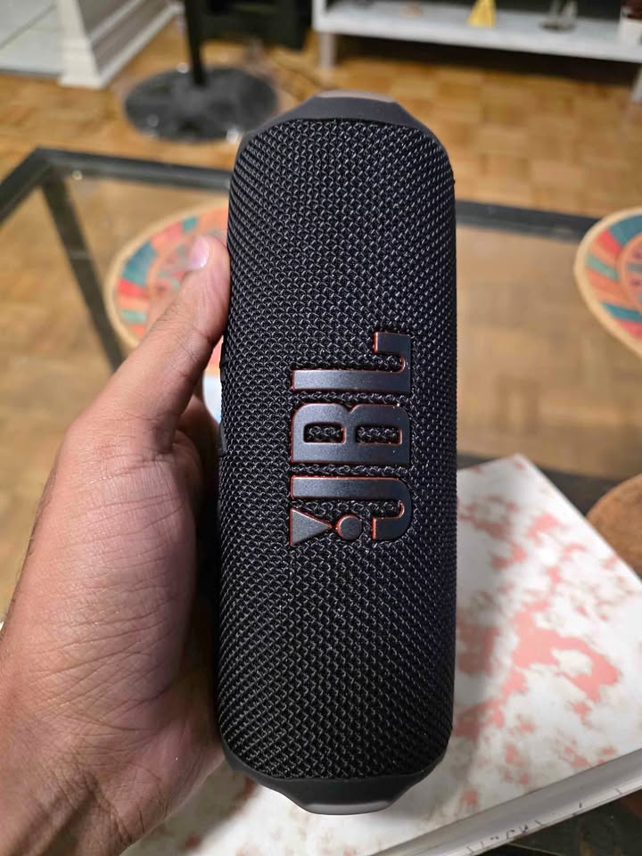JBL Flip 7 - Almost New