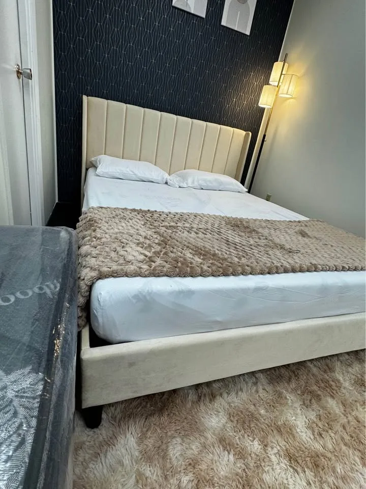 Queen Luxurious Velvet Wingback Platform Bed ▫️BRAND NEW▫️ image indicator(3)