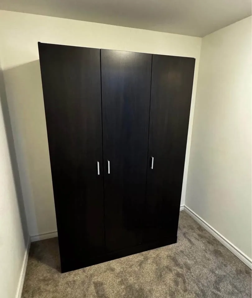 3 Door Wardrobe with Hanging Rod ▫️BRAND NEW▫️ image indicator(4)
